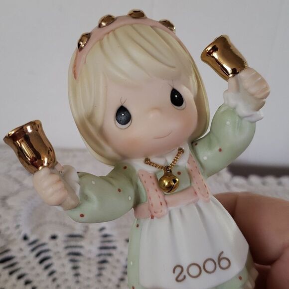 Precious Moments 2006 "Ringing In the Season" Porcelain Figurine - #610001 - Picture 5 of 6